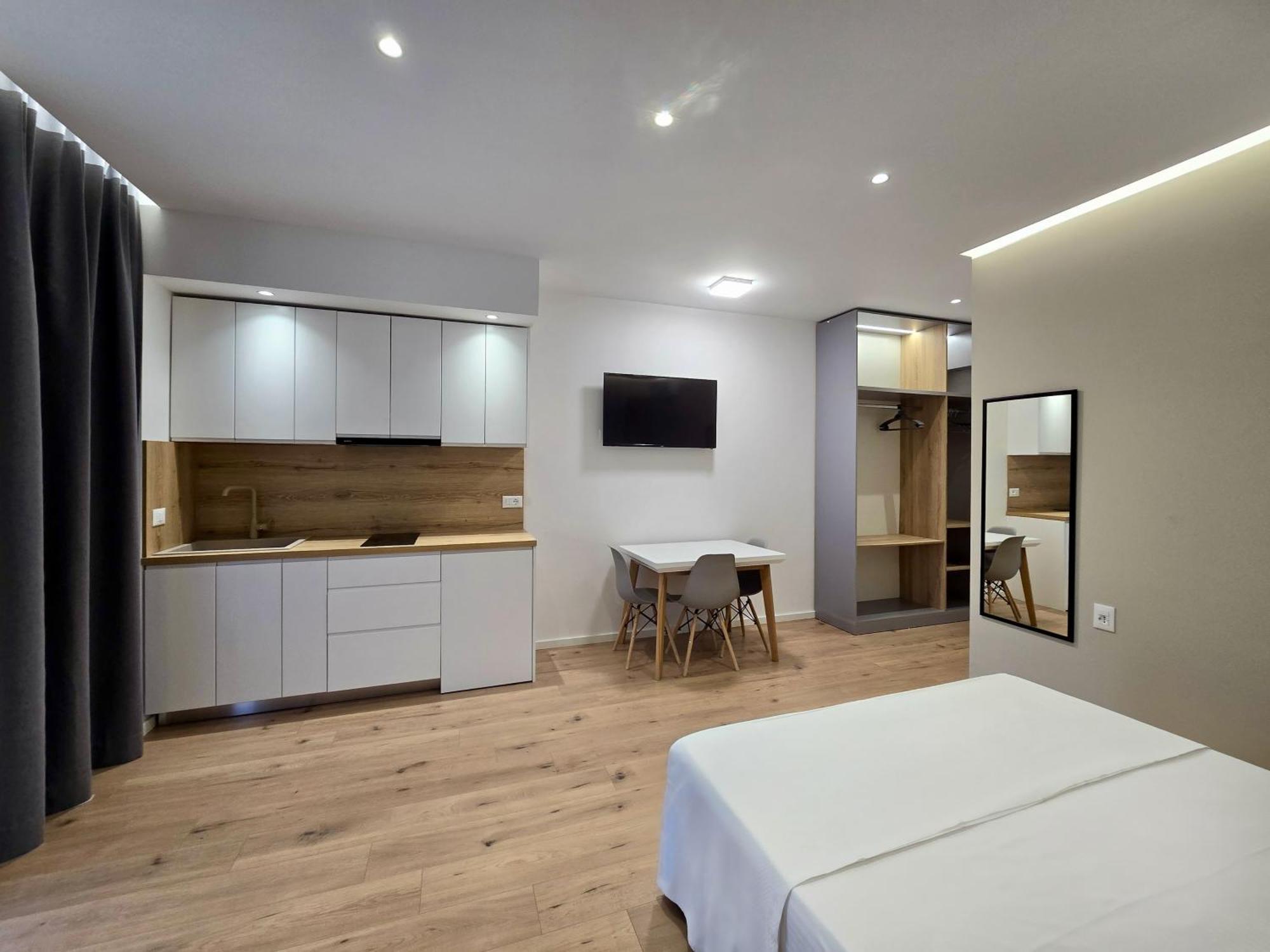 Aparthotel David's *